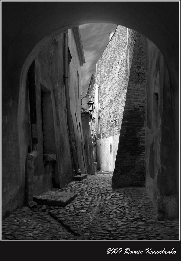 photo "quietly .....old city" tags: black&white, architecture, landscape, 