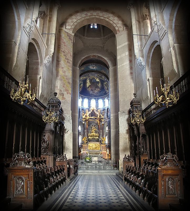 photo "In Basilique St.Sernin" tags: travel, Europe
