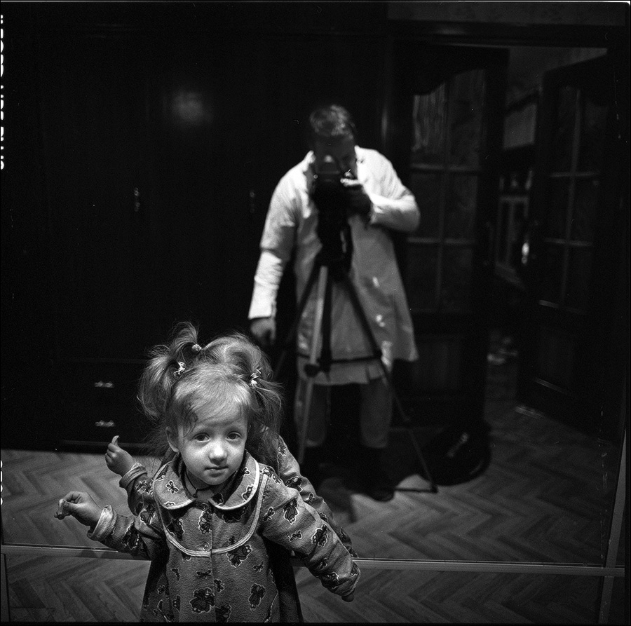 photo "Portrait before mirror" tags: portrait, genre, children