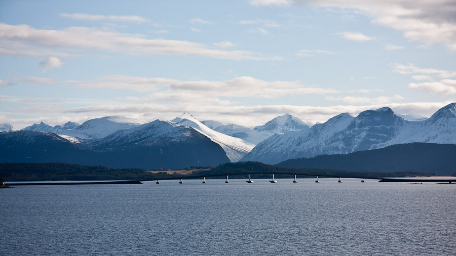 photo "Scenic road" tags: landscape, mountains, water