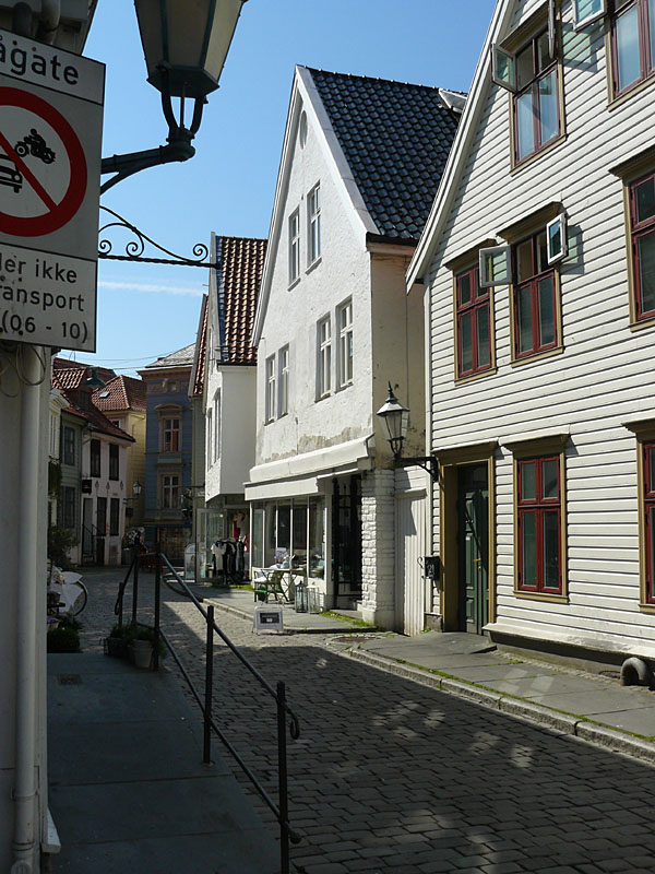 photo "The streets of Bergen" tags: architecture, travel, landscape, Europe