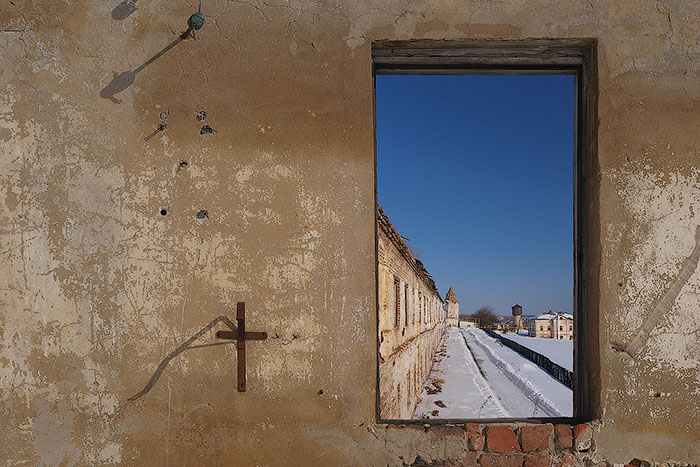 photo "The Window" tags: architecture, landscape, 