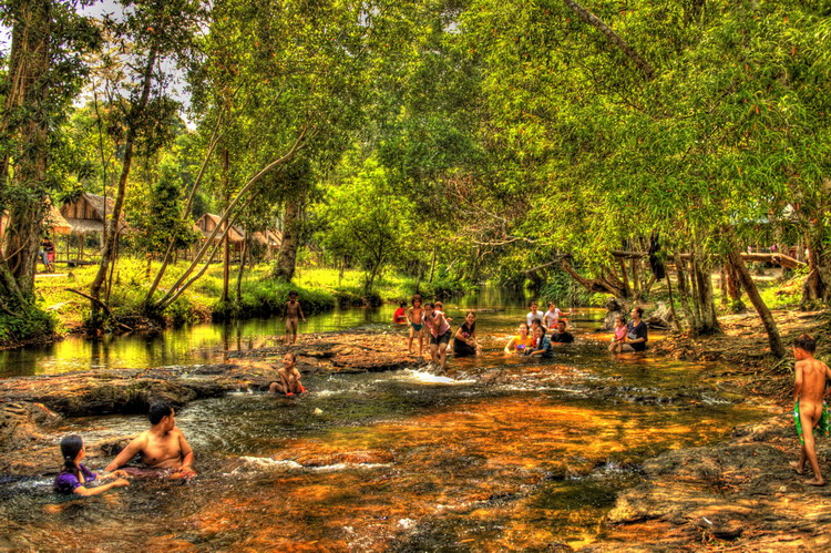 фото "купание в истоке водопада Кулен ,Камбоджия" метки: пейзаж, вода
