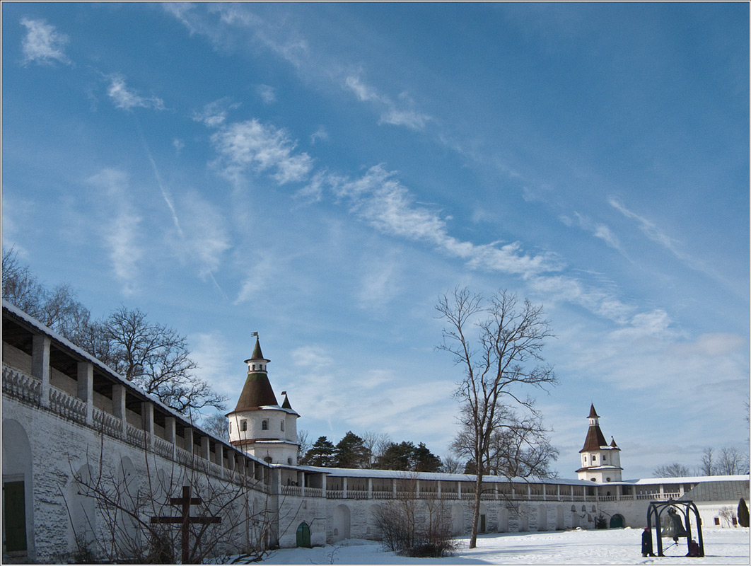 фото "Уголок двора монастырского" метки: архитектура, пейзаж, зима