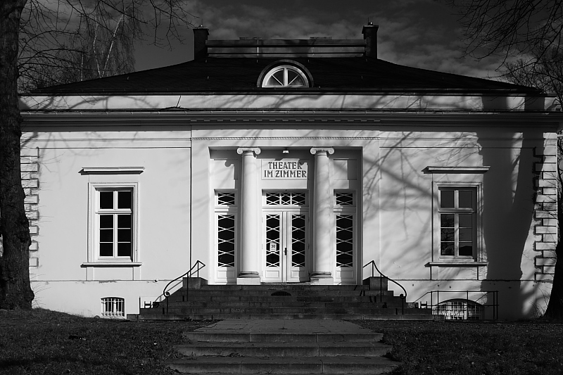 photo "Theater Im Zimmer" tags: architecture, black&white, landscape, 