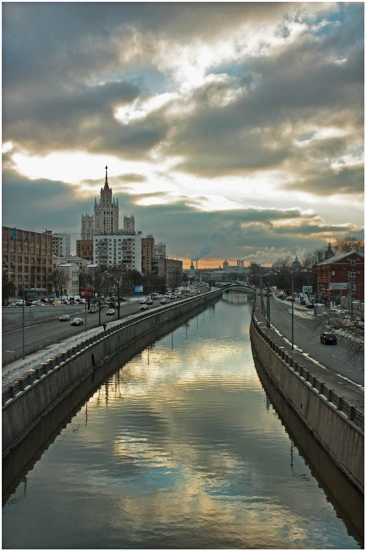 photo "***" tags: city, architecture, Moscow, building, clouds, reflections, river, water