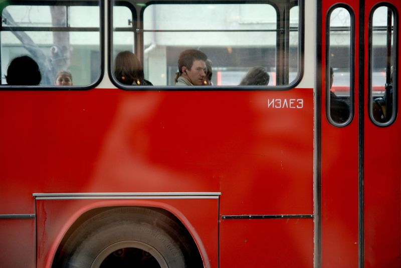 photo "bus trough glass" tags: city, reporting, 