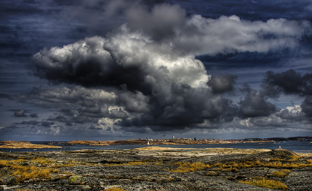 photo "HEAVY CLOUDS....." tags: landscape, summer, water