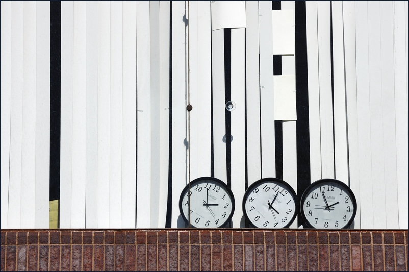 photo "Three OfClock" tags: city, misc., 