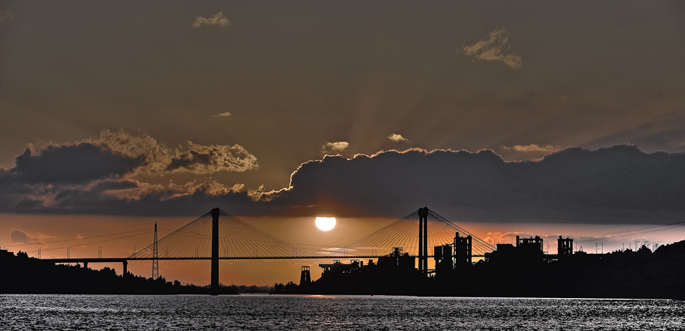 photo "Bridge and Factory" tags: landscape, sunset