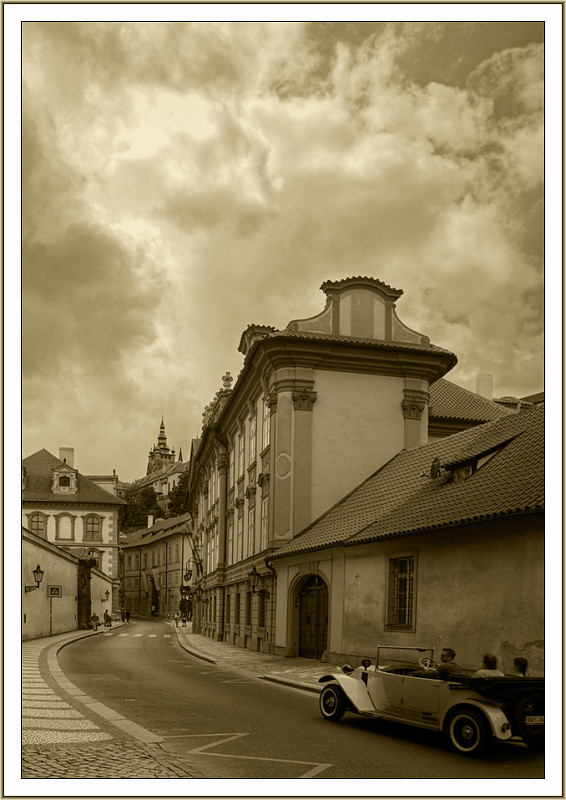 photo "Street of Old Prague" tags: travel, black&white, Europe