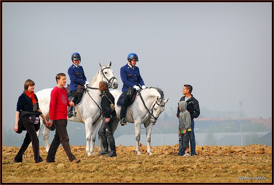 photo "mounted police" tags: landscape, portrait, spring