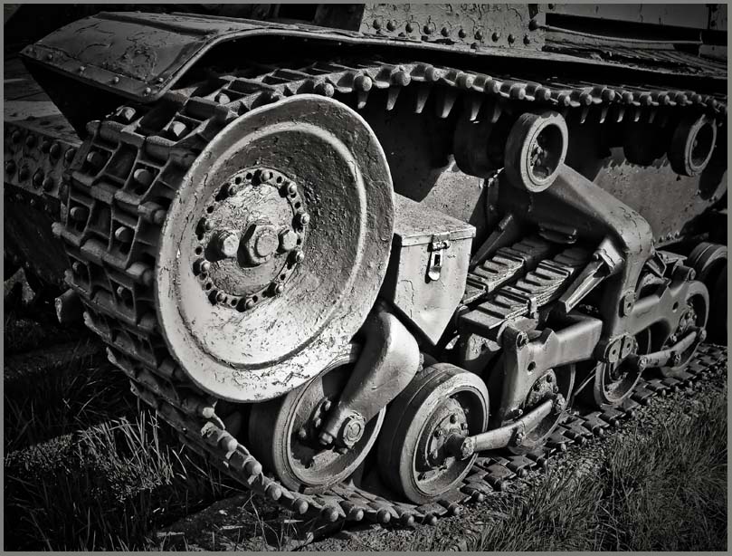 photo "war machine" tags: black&white, technics, 