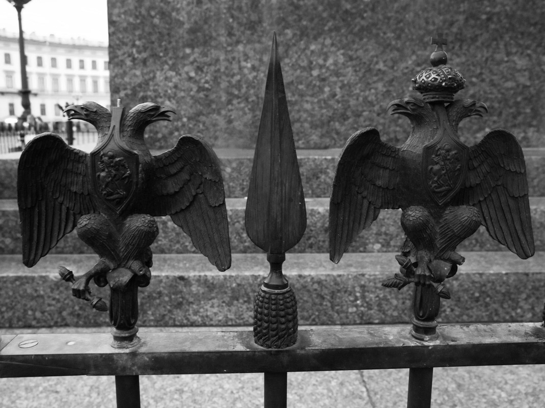photo "Some history of Imperial Symbols" tags: black&white, 