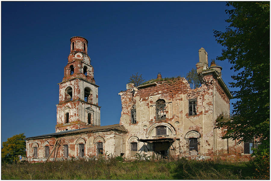 photo "Decapitated. From a series "Desolation"" tags: architecture, travel, landscape, Europe