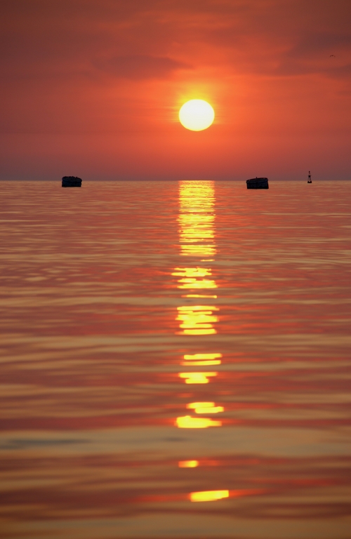photo "The scarlet sea" tags: landscape, sunset, water