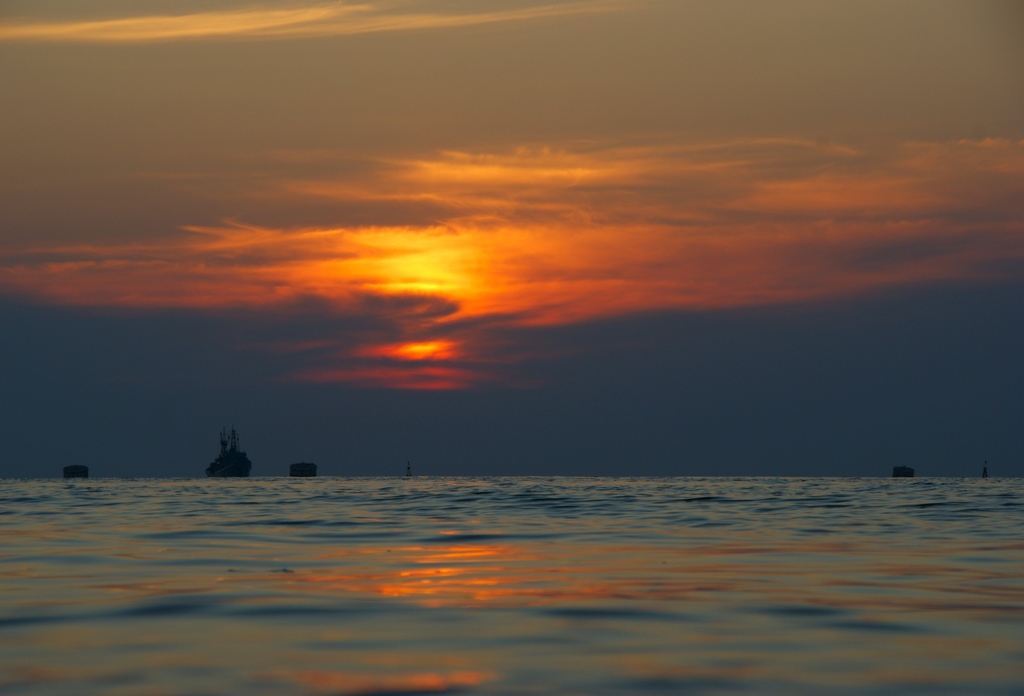 photo "Returning at the sunset" tags: landscape, sunset, water