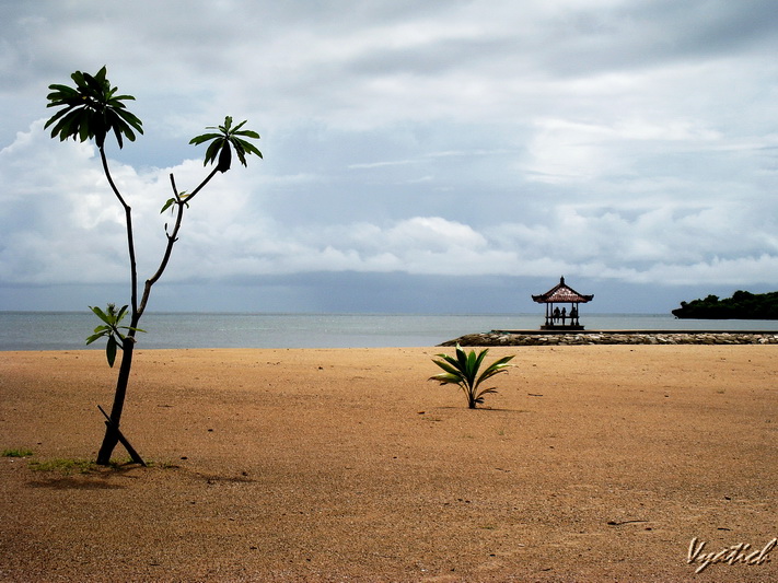 фото "Cloudy day on  beach" метки: пейзаж, вода