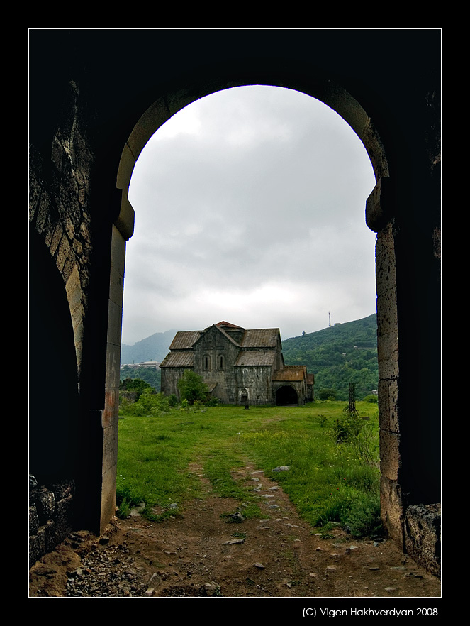 photo "Welcome to Akhtala" tags: architecture, travel, landscape, 