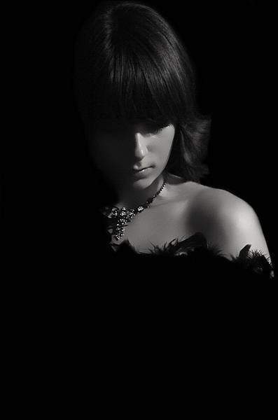 фото "The Light in the Darkness" метки: портрет, женщина