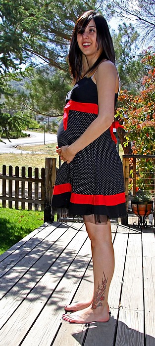 photo "Barefoot & Pregnant" tags: portrait, woman