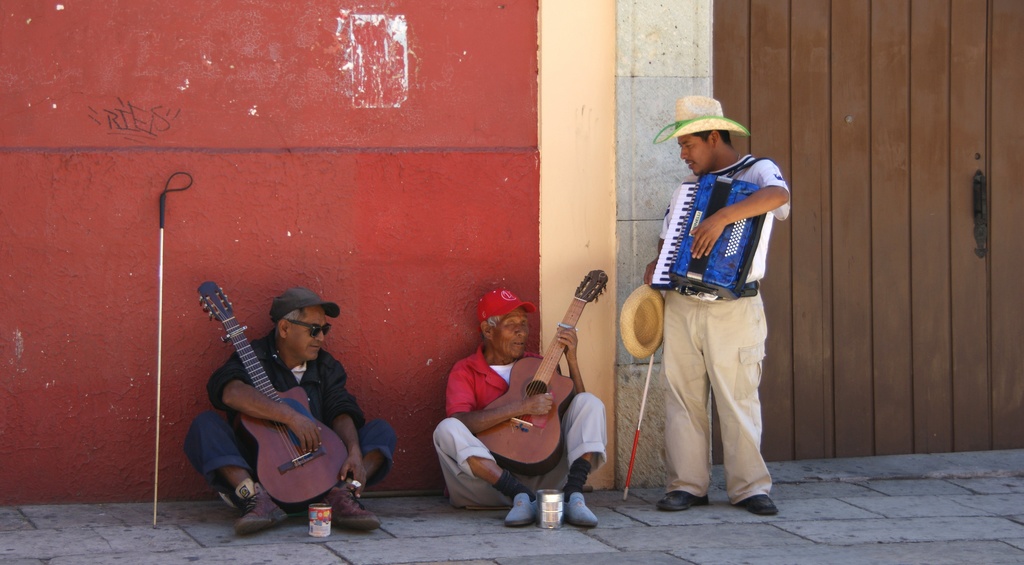 photo "Three musicians" tags: genre, travel, Europe