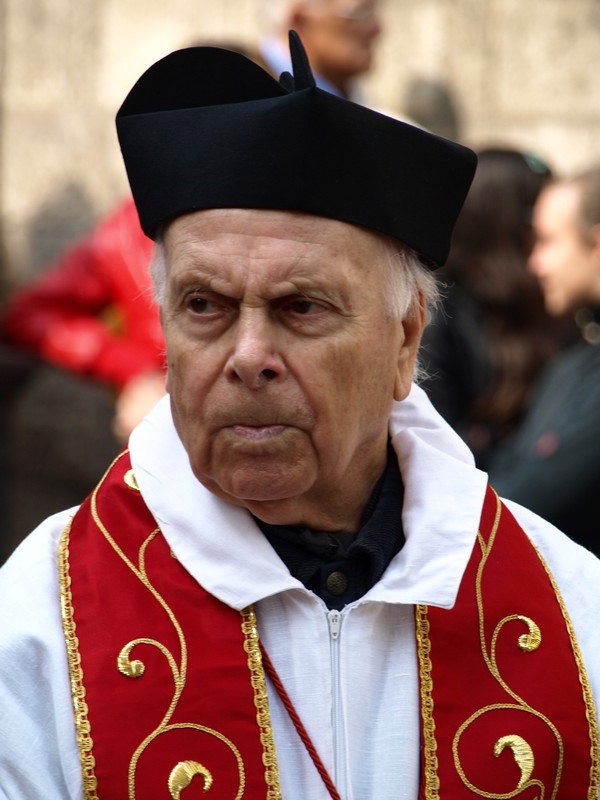 photo "A priest portrait" tags: portrait, travel, Europe, man