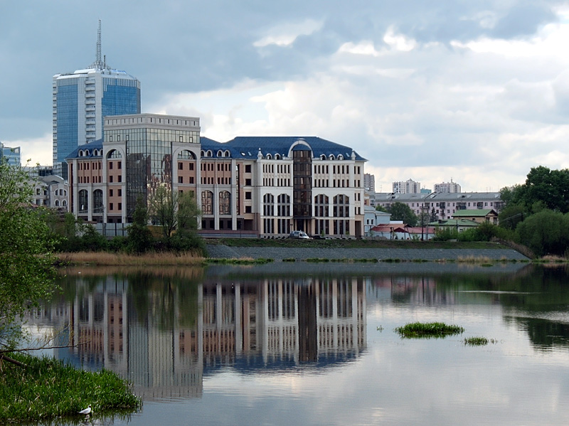 photo "River near the art gallery, Chelyabinsk." tags: city, 