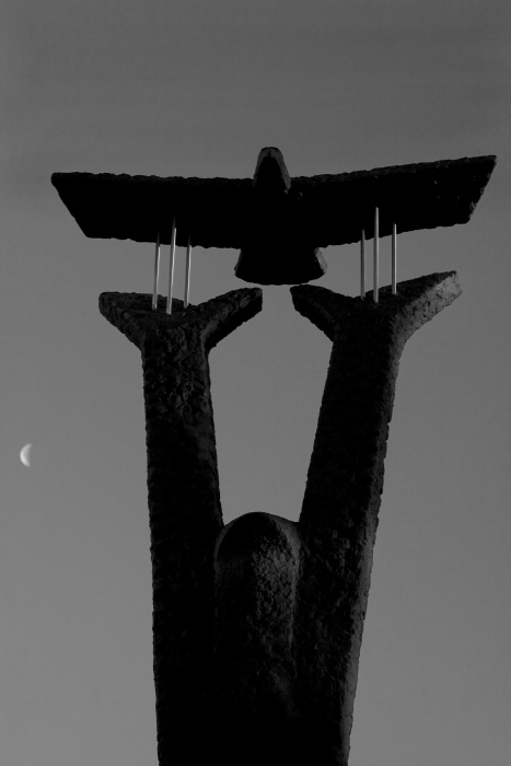 фото "Monument at Moonfall" метки: архитектура, черно-белые, пейзаж, 