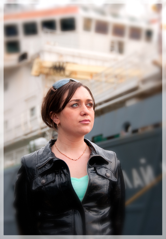 photo "While waiting on the quay" tags: portrait, genre, woman