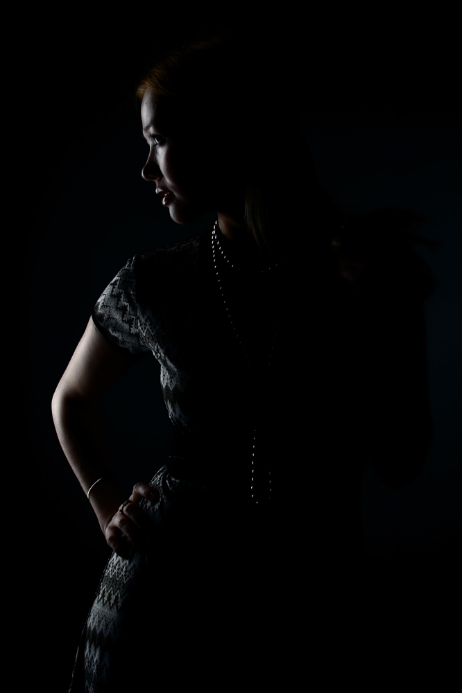 photo "From shadows to light" tags: portrait, woman