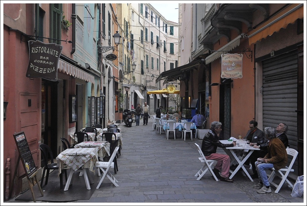 фото "Улочка в Сан-Ремо" метки: путешествия, город, Европа