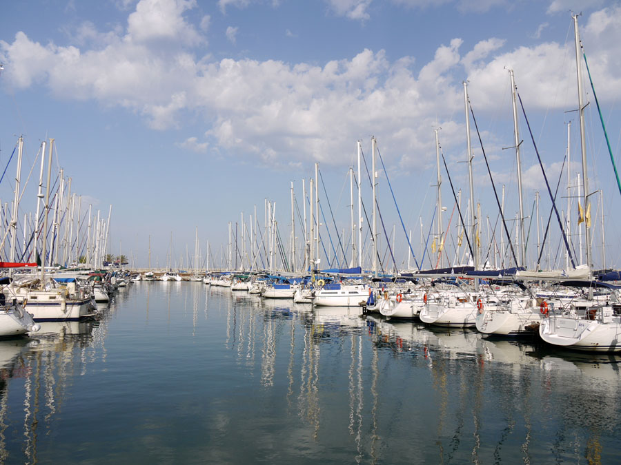 photo "Yachts reflections" tags: landscape, 