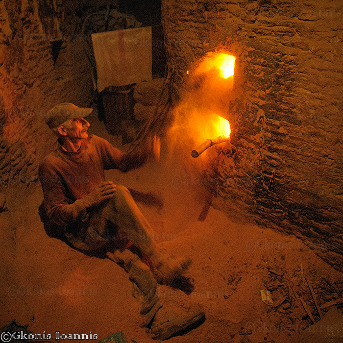 photo "Sawduster" tags: travel, portrait, Africa, man