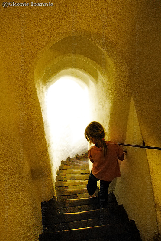 photo "Going Down!" tags: travel, portrait, Europe, children