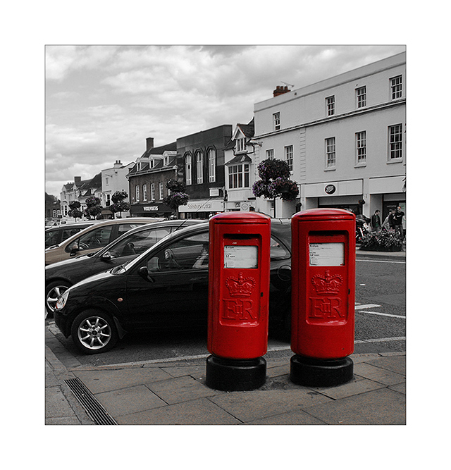 photo "Old soldiers of royal mail." tags: city, travel, Europe
