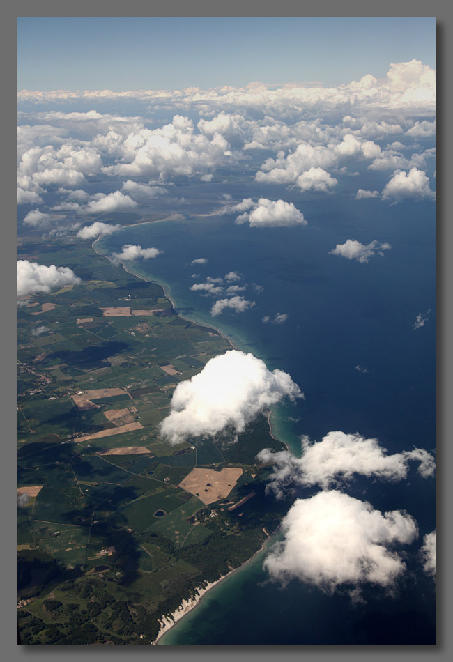 photo "Пролетая над облаками" tags: landscape, clouds, water