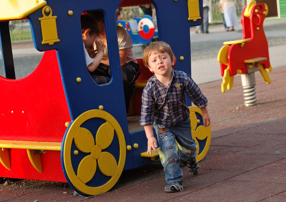 photo "Sandal was torn!" tags: portrait, genre, children