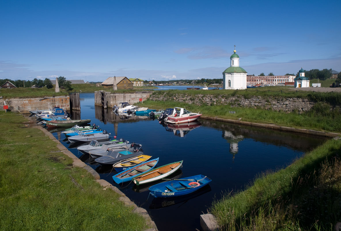 photo "The Bay of Blue" tags: architecture, landscape, 