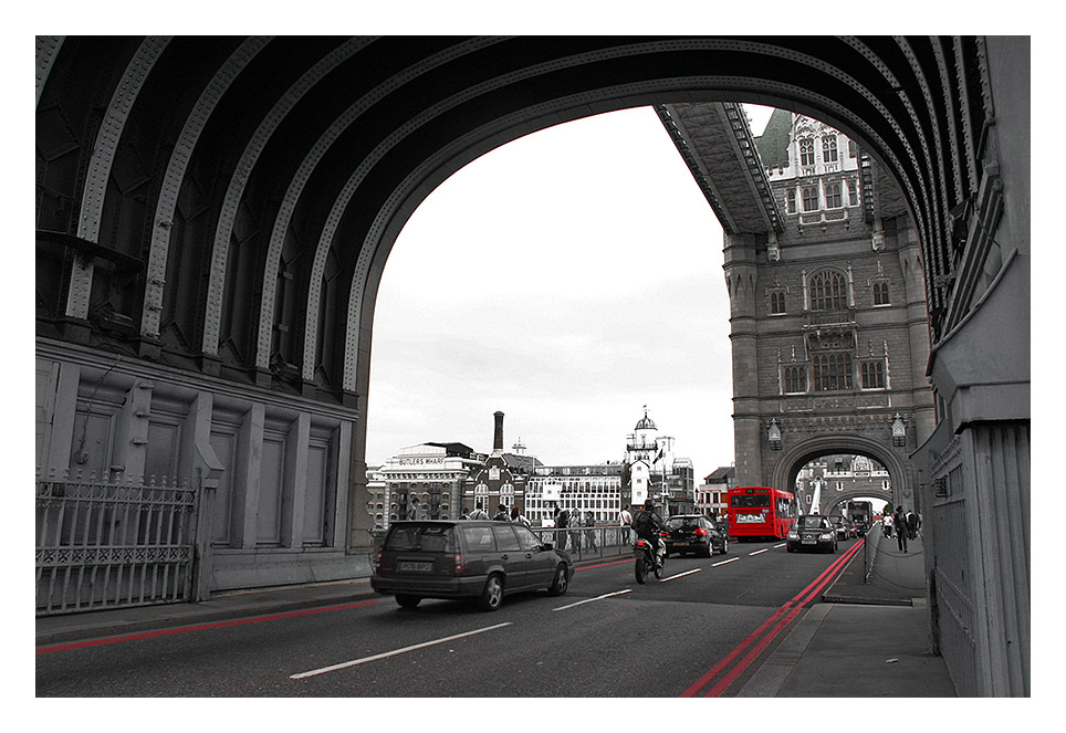 photo "Under an arch of the Tower bridge" tags: architecture, travel, landscape, Europe, Лондон