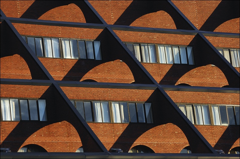 photo "geometry of shadows" tags: abstract, city, 
