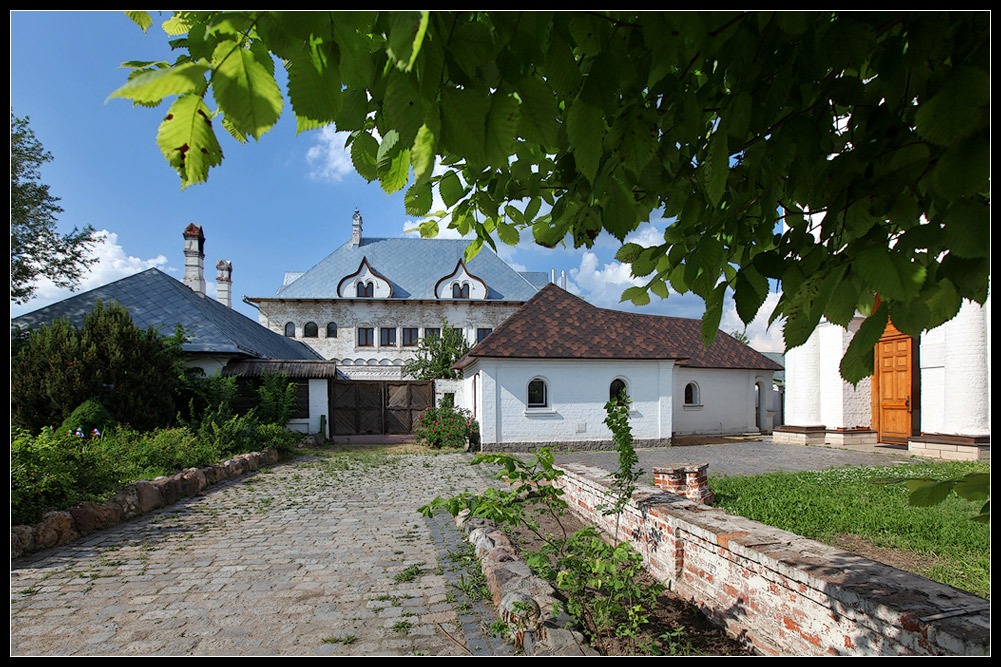 photo "Church Yard" tags: architecture, landscape, summer