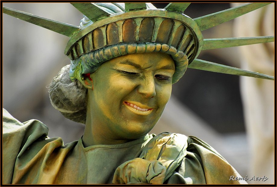 фото "Funny Statue of Liberty" метки: портрет, юмор, женщина