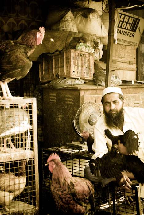 photo "delhi market" tags: portrait, travel, Asia, man