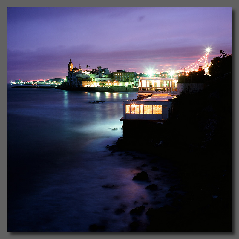 фото "Ресторанчик на берегу моря" метки: пейзаж, вода, ночь