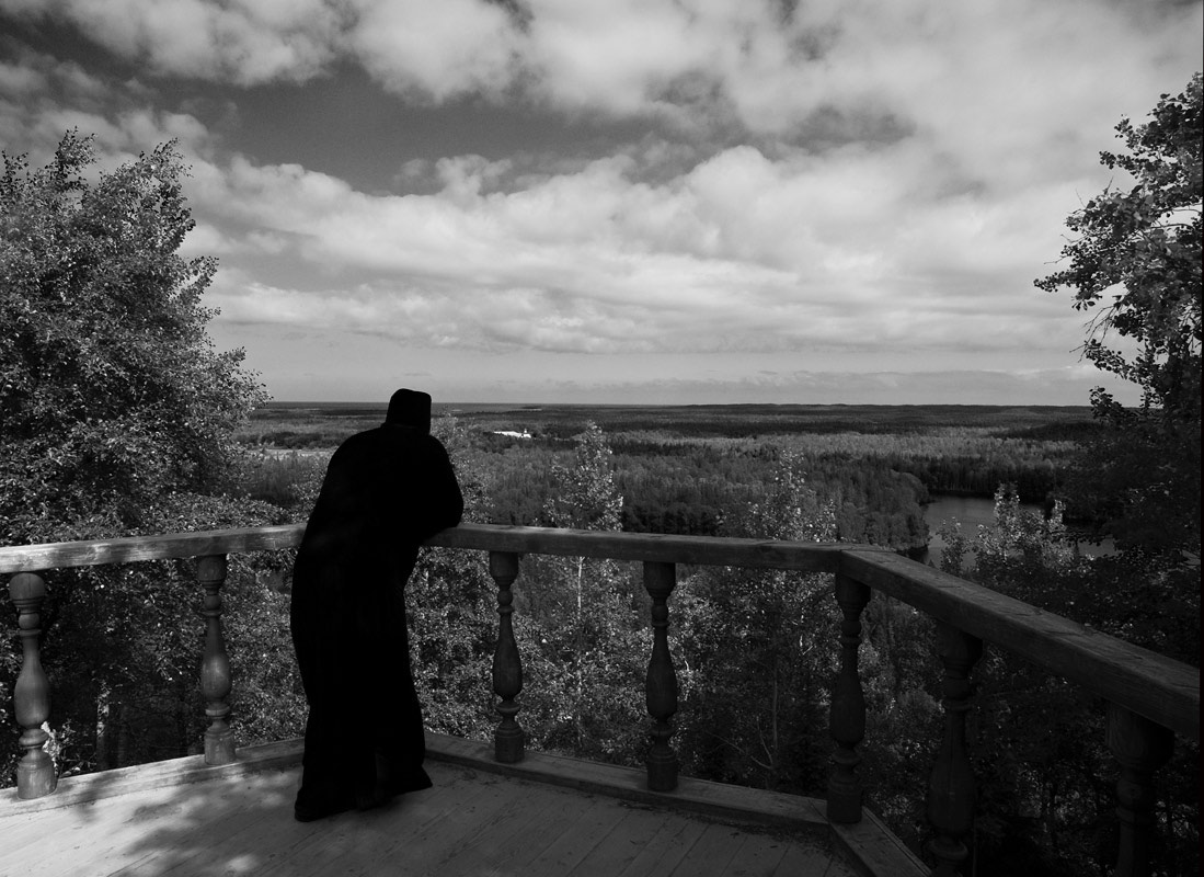 photo "A Black Monk" tags: landscape, genre, forest