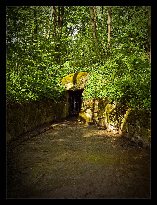 photo "The Cave v.2" tags: landscape, autumn, forest
