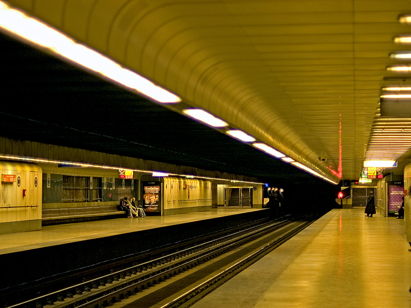 photo "Waiting for the last train" tags: travel, Europe