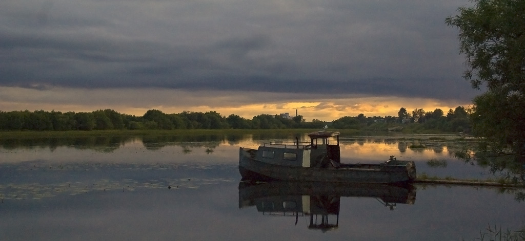 photo "Boat and the skipper" tags: landscape, summer, sunset