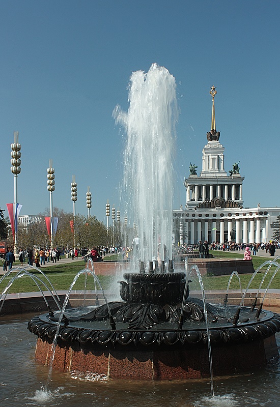 photo "***" tags: city, architecture, landscape, Moscow, building, fountains, water